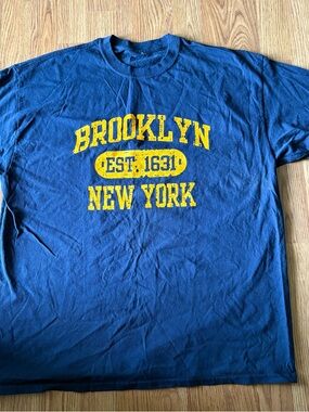 Brooklyn New York Graphic Tee - Size Large Short Sleeve Blue & Yellow